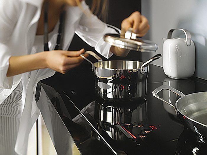 Bếp điện từ Amica PI7511SF - Hàng chính hãng