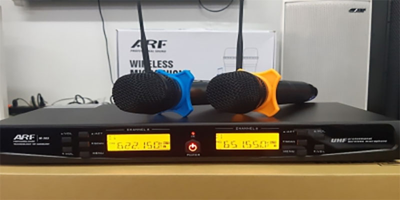 Bộ micro không dây ARF M-303 - Hàng chính hãng