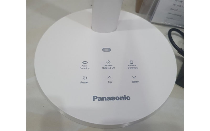 Đèn LED sạc để bàn Panasonic HH-LT0421 - Hàng chính hãng