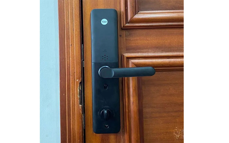 Khóa điện tử vân tay Yale YDME-100-NxT - Hàng chính hãng