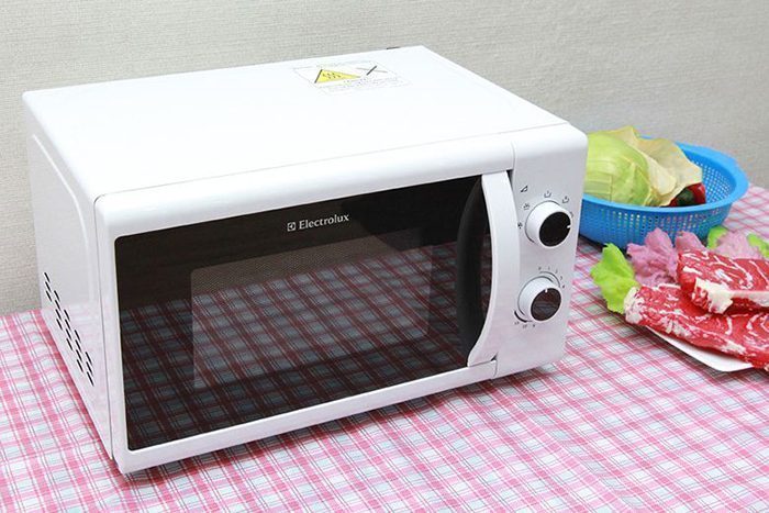 Lò vi sóng Electrolux EMM2009W - Hàng chính hãng