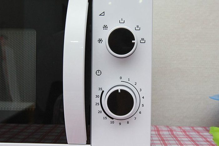 Lò vi sóng Electrolux EMM2009W - Hàng chính hãng