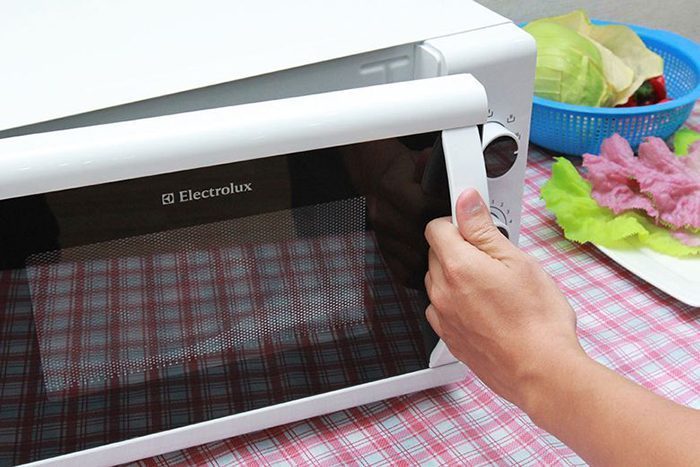 Lò vi sóng Electrolux EMM2009W - Hàng chính hãng