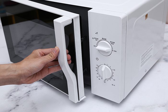 Lò vi sóng Electrolux EMM2322MW - Hàng chính hãng