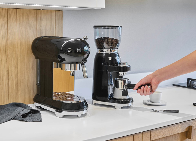 Máy xay cafe Smeg CGF01WHEU - Hàng chính hãng