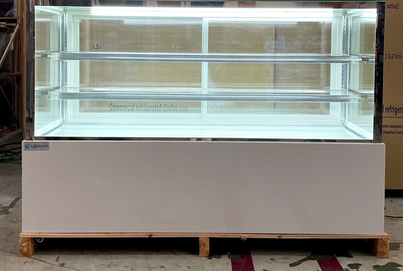 Tủ trưng bày bánh kem 1m8 Lightcool DG-1800Z - Hàng chính hãng