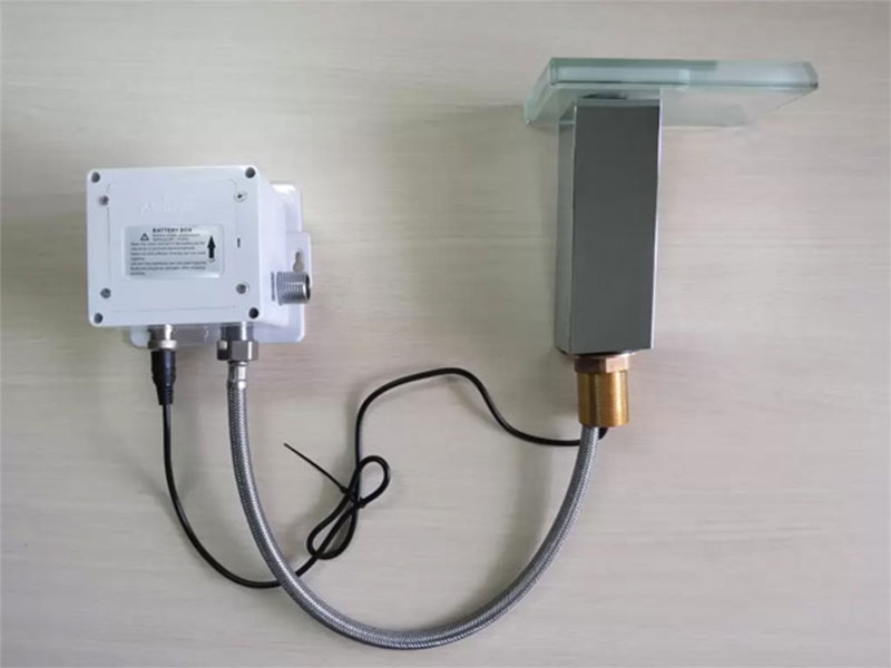 Vòi cảm ứng Smartliving YM107 - Hàng chính hãng