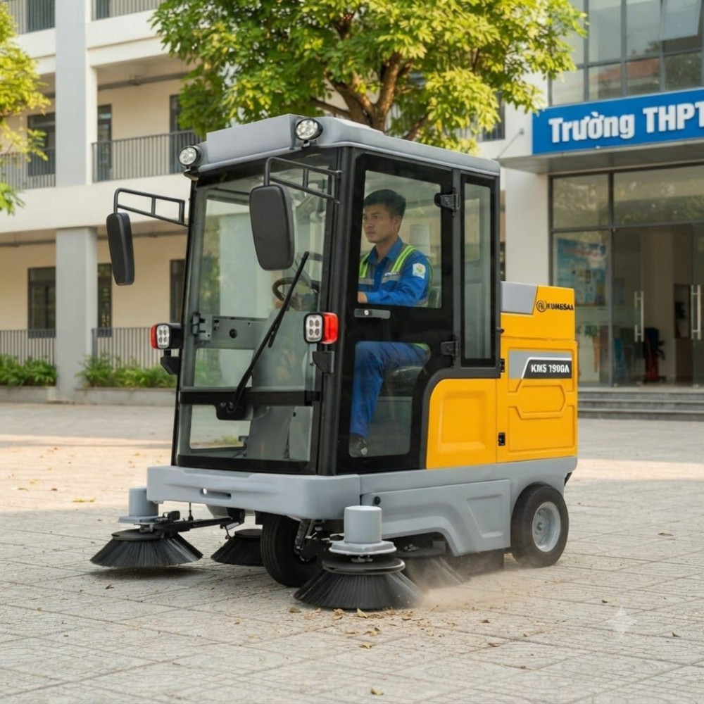 Xe quét rác ngồi lái Kumisai KMS 1900A - Hàng chính hãng