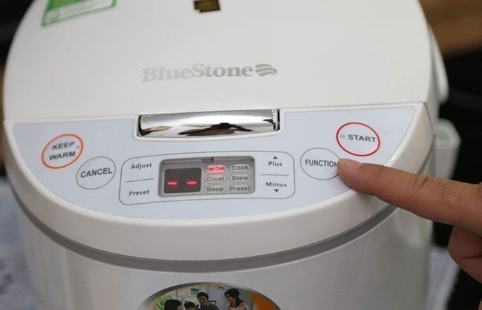 Nồi cơm điện tử Bluestone RCB- 5925W - Hàng chính hãng