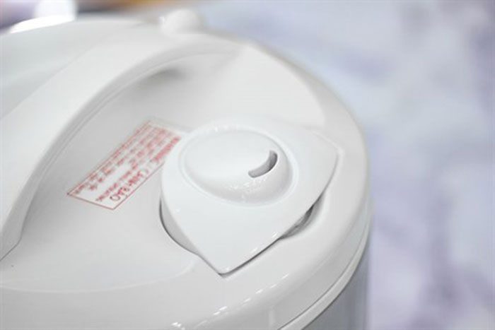 Nồi cơm điện Panasonic SR-MEV18LRA - 1.8 Lít - Hàng chính hãng