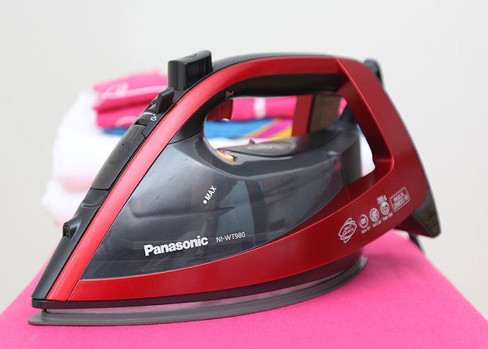 Bàn ủi hơi nước Panasonic NI-WT980RRA - Hàng chính hãng